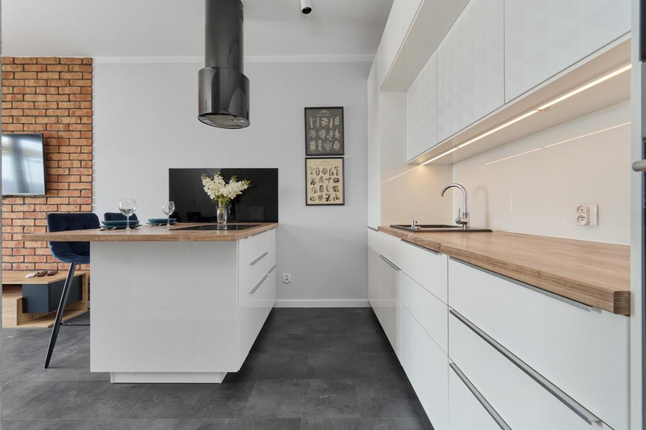 Stylish Kosciuszki Apartaments Near The Market Square With Free Garage Wroclaw By Noclegi Renters Kültér fotó