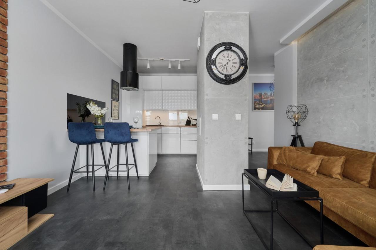 Stylish Kosciuszki Apartaments Near The Market Square With Free Garage Wroclaw By Noclegi Renters Kültér fotó