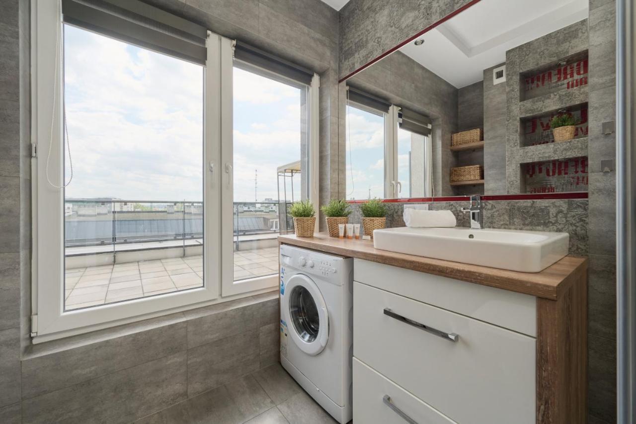 Stylish Kosciuszki Apartaments Near The Market Square With Free Garage Wroclaw By Noclegi Renters Kültér fotó