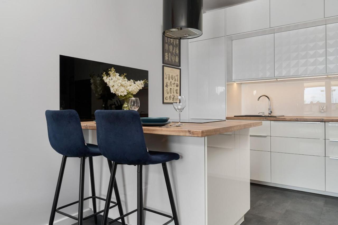 Stylish Kosciuszki Apartaments Near The Market Square With Free Garage Wroclaw By Noclegi Renters Kültér fotó