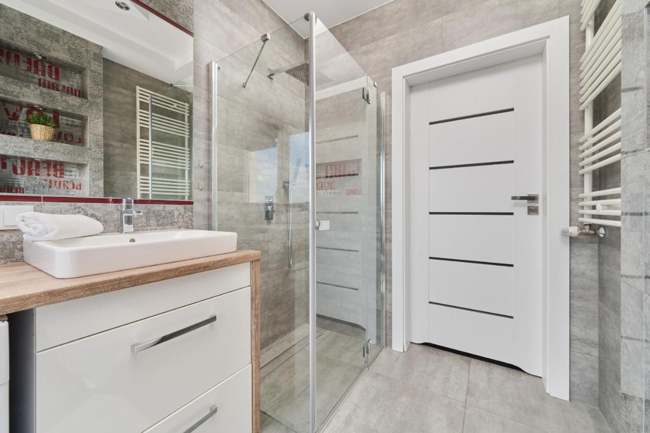 Stylish Kosciuszki Apartaments Near The Market Square With Free Garage Wroclaw By Noclegi Renters Kültér fotó