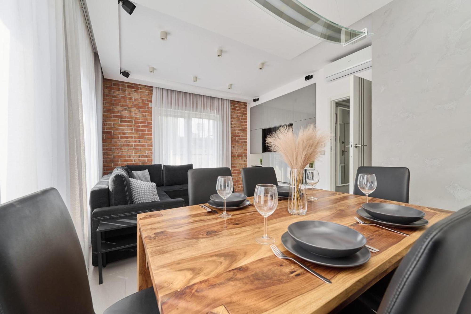 Stylish Kosciuszki Apartaments Near The Market Square With Free Garage Wroclaw By Noclegi Renters Kültér fotó