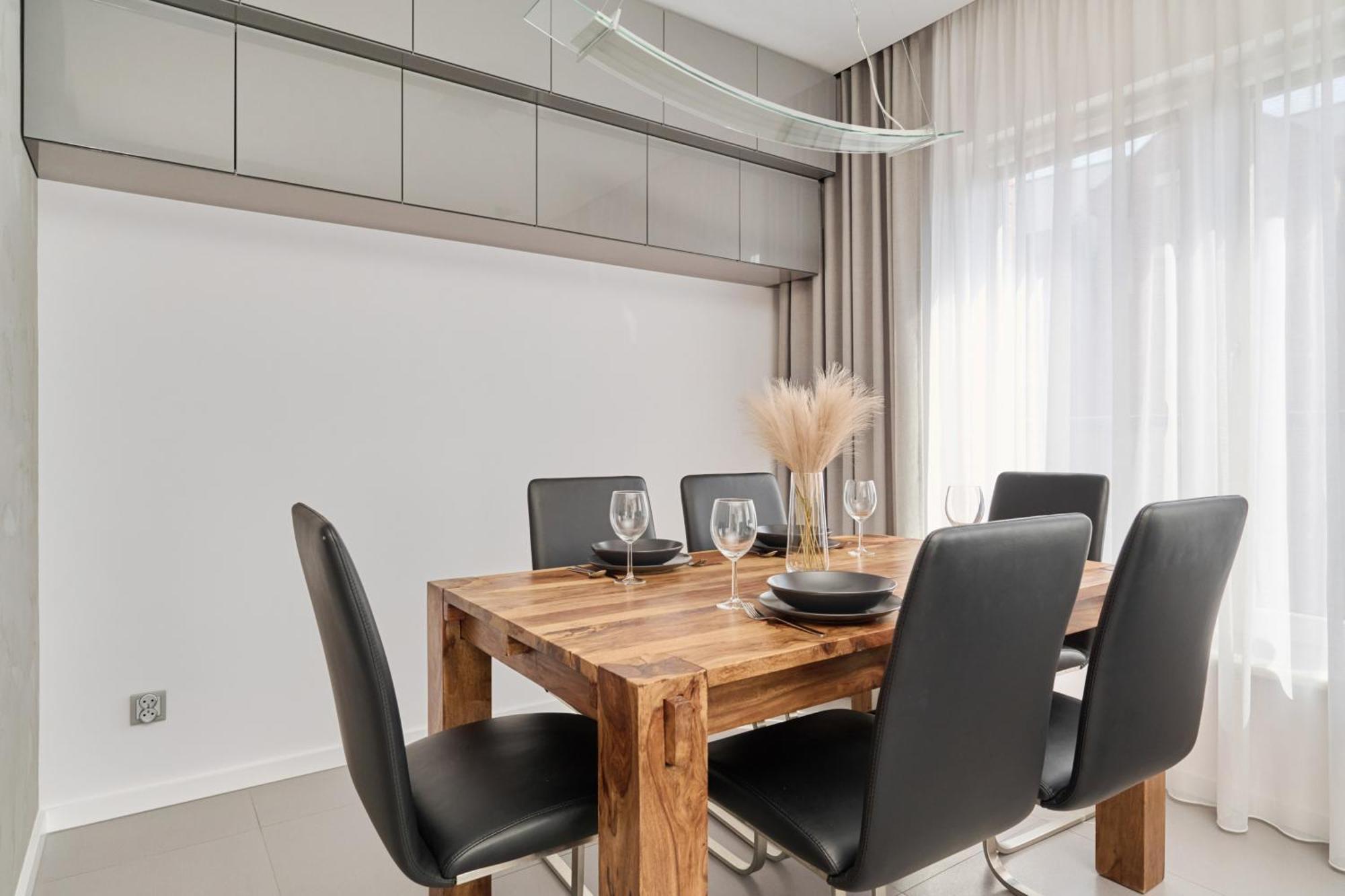 Stylish Kosciuszki Apartaments Near The Market Square With Free Garage Wroclaw By Noclegi Renters Kültér fotó