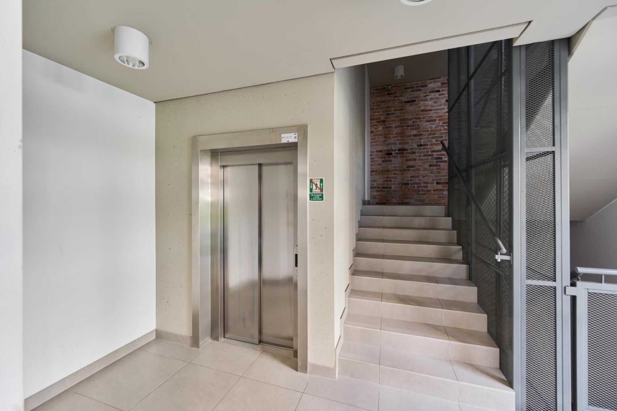 Stylish Kosciuszki Apartaments Near The Market Square With Free Garage Wroclaw By Noclegi Renters Kültér fotó