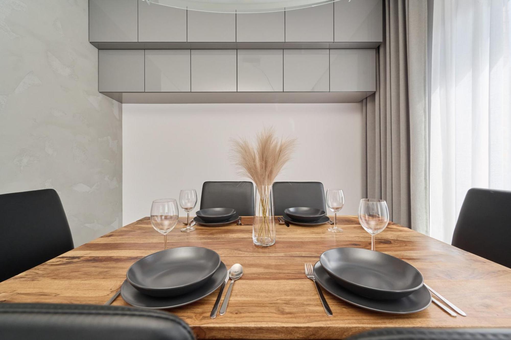 Stylish Kosciuszki Apartaments Near The Market Square With Free Garage Wroclaw By Noclegi Renters Kültér fotó