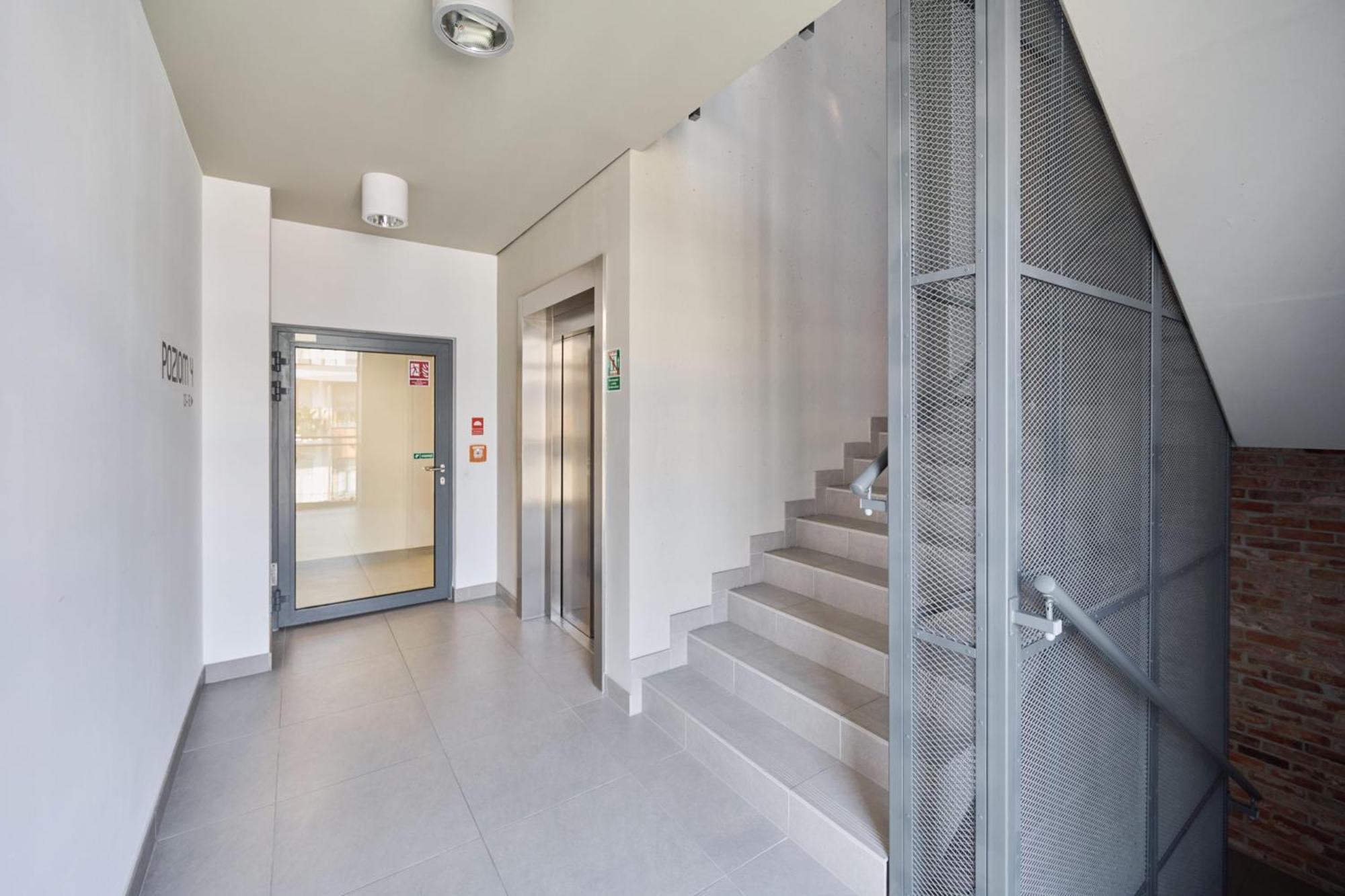 Stylish Kosciuszki Apartaments Near The Market Square With Free Garage Wroclaw By Noclegi Renters Kültér fotó