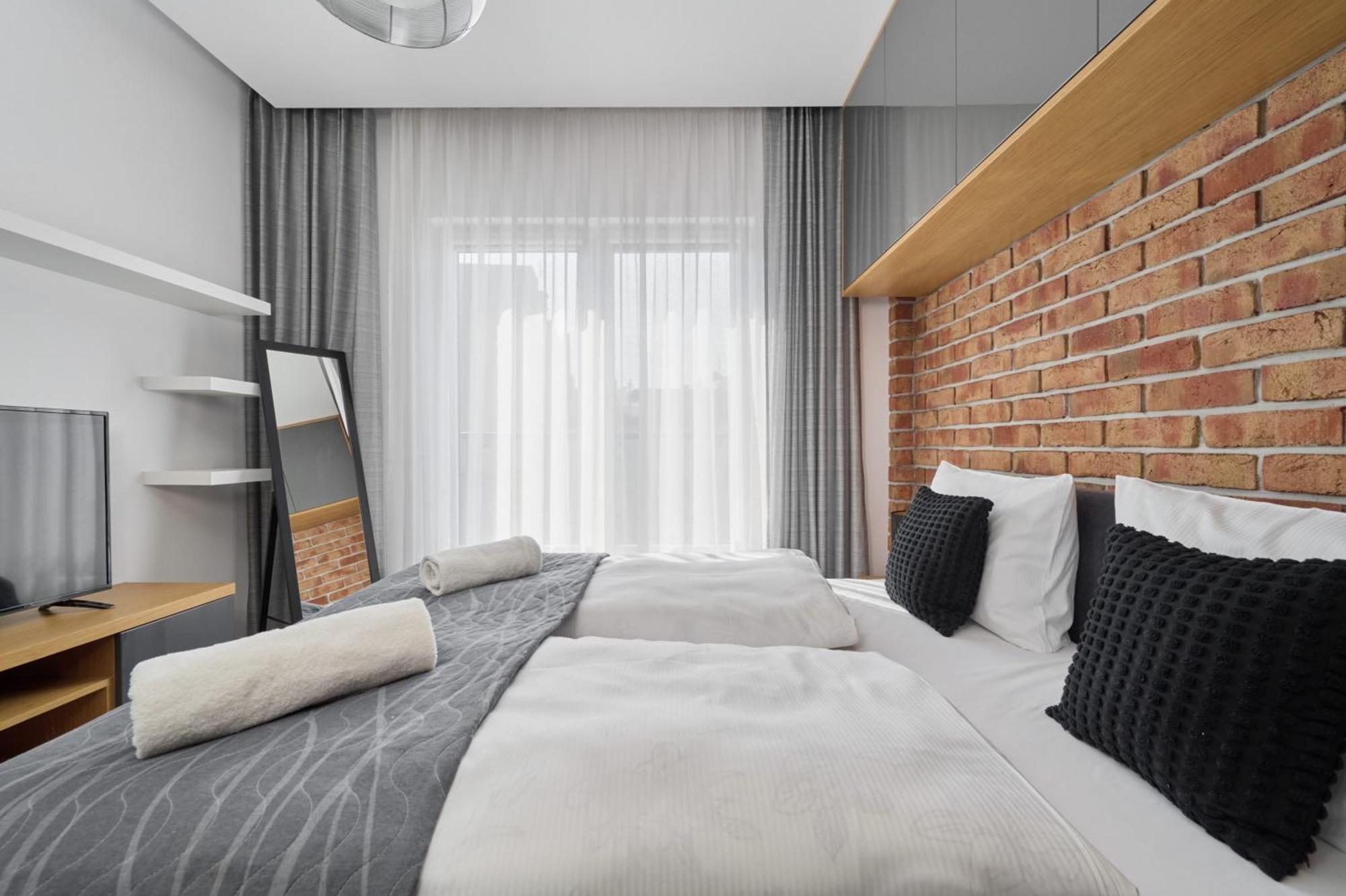Stylish Kosciuszki Apartaments Near The Market Square With Free Garage Wroclaw By Noclegi Renters Kültér fotó
